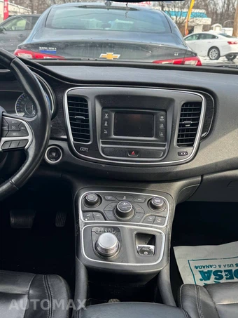 2015 Chrysler 200C – miniatura 6