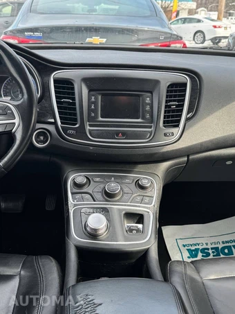2015 Chrysler 200C – miniatura 7