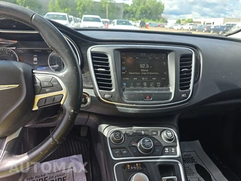 2015 Chrysler 200C - miniatura 11