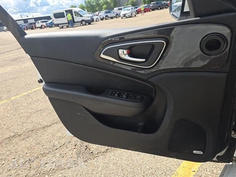 2015 Chrysler 200C - miniatura 9