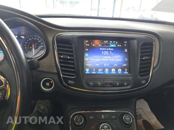 2015 Chrysler 200C – miniatura 10