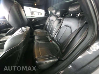 2015 Chrysler 200C – miniatura 13