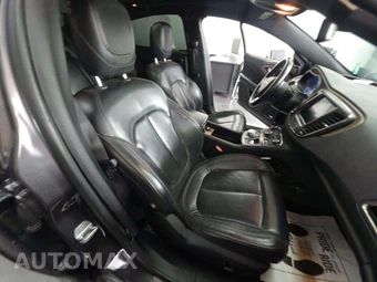 2015 Chrysler 200C – miniatura 18