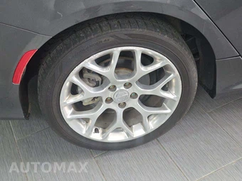 2015 Chrysler 200C – miniatura 27
