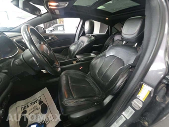 2015 Chrysler 200C – miniatura 6