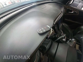 2015 Chrysler 200C – miniatura 8