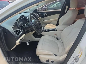 2015 Chrysler 200C – miniatura 13