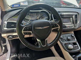 2015 Chrysler 200C – miniatura 14