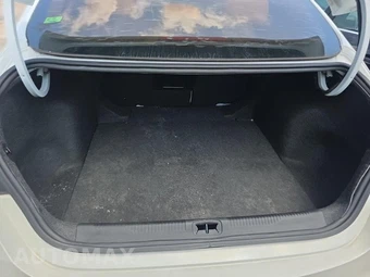 2015 Chrysler 200C – miniatura 19