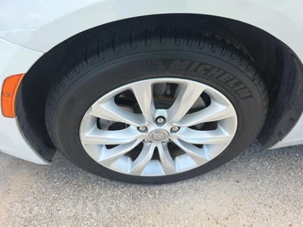 2015 Chrysler 200C – miniatura 8