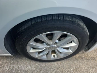 2015 Chrysler 200C – miniatura 9