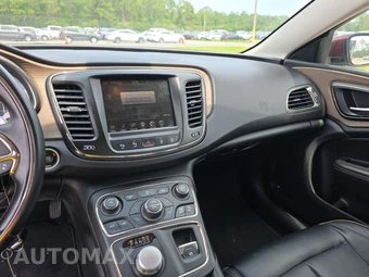 2015 Chrysler 200C - miniatura 11
