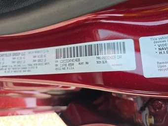 2015 Chrysler 200C - miniatura 14