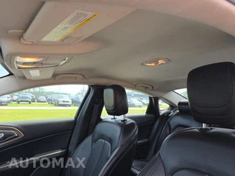 2015 Chrysler 200C - miniatura 17