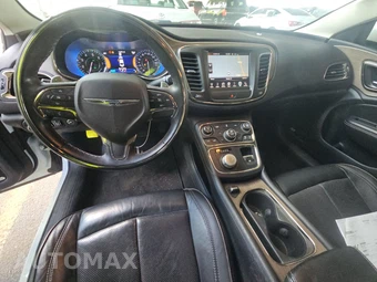 2015 Chrysler 200C – miniatura 11