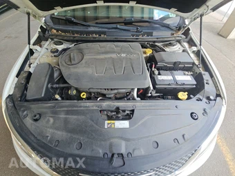 2015 Chrysler 200C – miniatura 15