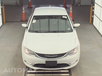 2015 Chrysler 200C – miniatura 2