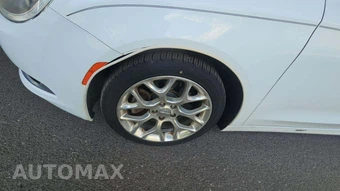 2015 Chrysler 200C – miniatura 22