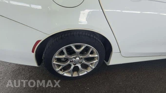 2015 Chrysler 200C – miniatura 26