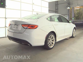 2015 Chrysler 200C – miniatura 4