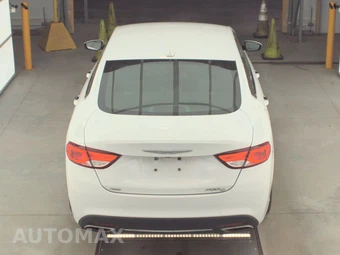 2015 Chrysler 200C – miniatura 5