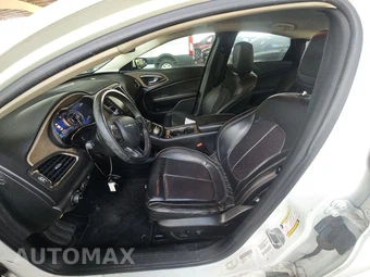 2015 Chrysler 200C – miniatura 7