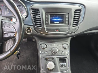 2015 Chrysler 200S – miniatura 11
