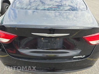 2015 Chrysler 200S – miniatura 16