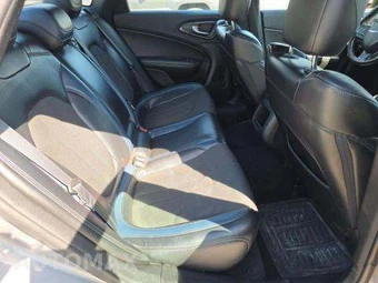 2015 Chrysler 200S – miniatura 17