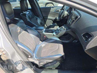 2015 Chrysler 200S – miniatura 19