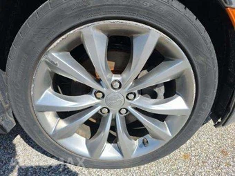 2015 Chrysler 200S – miniatura 38