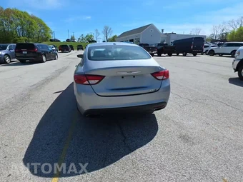 2015 Chrysler 200S – miniatura 4