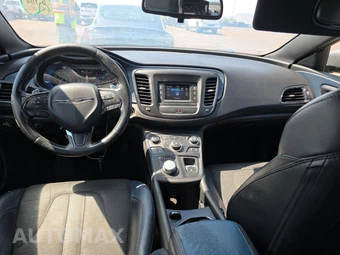 2015 Chrysler 200S - miniatura 11
