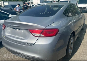 2015 Chrysler 200S - miniatura 15