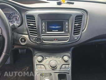 2015 Chrysler 200S – miniatura 7