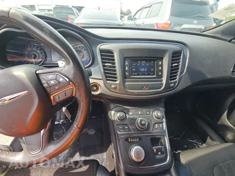 2015 Chrysler 200S – miniatura 11