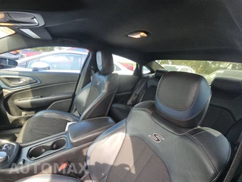 2015 Chrysler 200S – miniatura 17