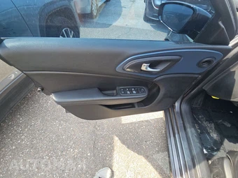 2015 Chrysler 200S – miniatura 9