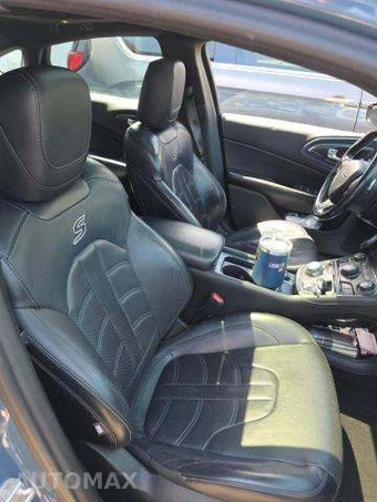 2015 Chrysler 200S – miniatura 18