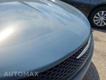 2015 Chrysler 200S – miniatura 22