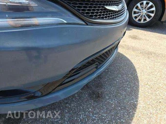2015 Chrysler 200S – miniatura 23