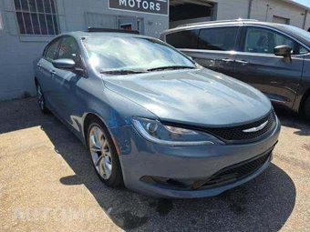 2015 Chrysler 200S – miniatura 4