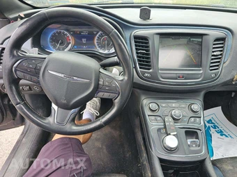 2015 Chrysler 200S – miniatura 10