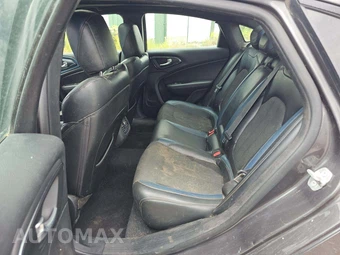 2015 Chrysler 200S – miniatura 13