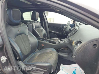 2015 Chrysler 200S – miniatura 18