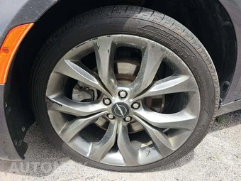 2015 Chrysler 200S – miniatura 23