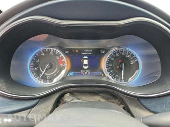 2015 Chrysler 200S – miniatura 9