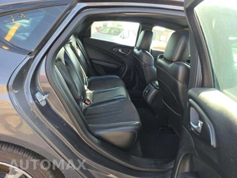2015 Chrysler 200S - miniatura 13