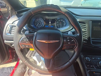 2015 Chrysler 200S – miniatura 10