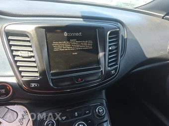 2015 Chrysler 200S – miniatura 11